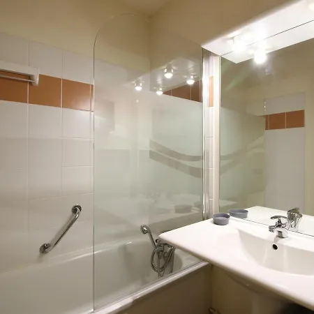 La Bourboule: T2 Bis Pour 5 Pers, 49m², Avec Wifi - Fr-1-608-243 Apartman